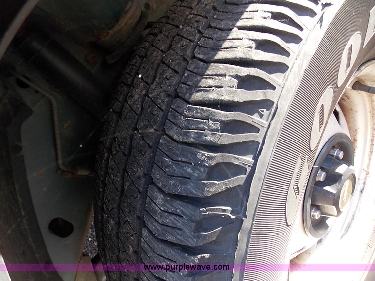 image for item J2700 1999 Jeep Cherokee SE SUV