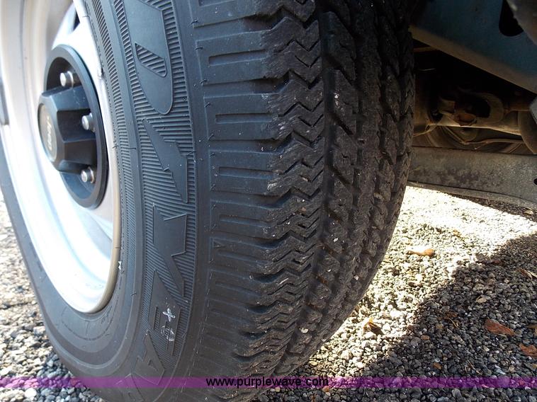 image for item J2700 1999 Jeep Cherokee SE SUV