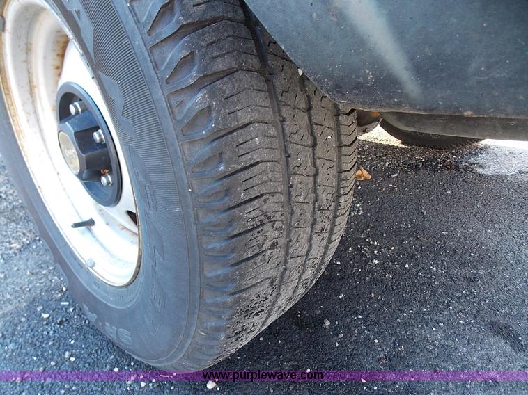 image for item J2700 1999 Jeep Cherokee SE SUV