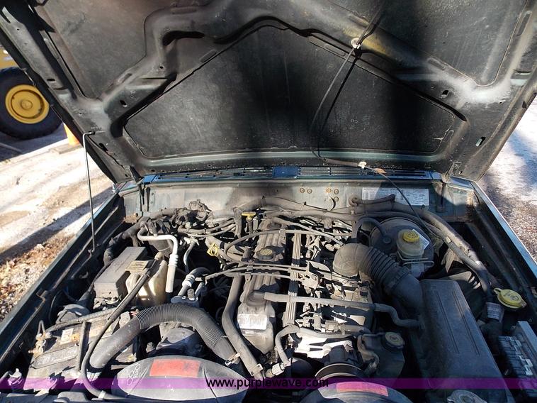 image for item J2700 1999 Jeep Cherokee SE SUV