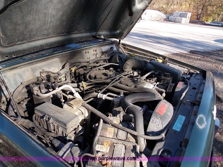 image for item J2700 1999 Jeep Cherokee SE SUV