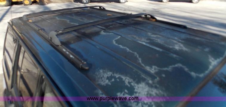 image for item J2700 1999 Jeep Cherokee SE SUV