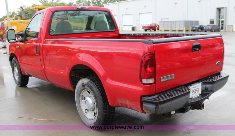 image for item J3510 2006 Ford F250 Super Duty XL pickup truck