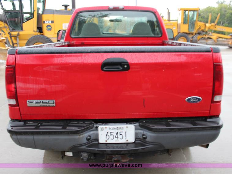 image for item J3510 2006 Ford F250 Super Duty XL pickup truck