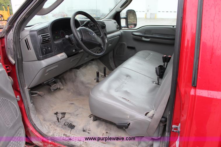 image for item J3510 2006 Ford F250 Super Duty XL pickup truck