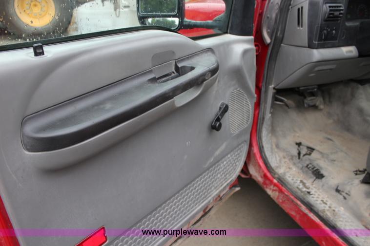 image for item J3510 2006 Ford F250 Super Duty XL pickup truck