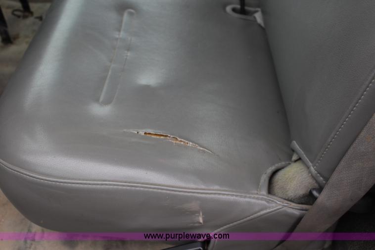 image for item J3510 2006 Ford F250 Super Duty XL pickup truck