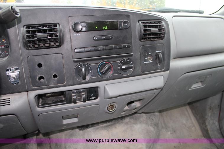 image for item J3510 2006 Ford F250 Super Duty XL pickup truck