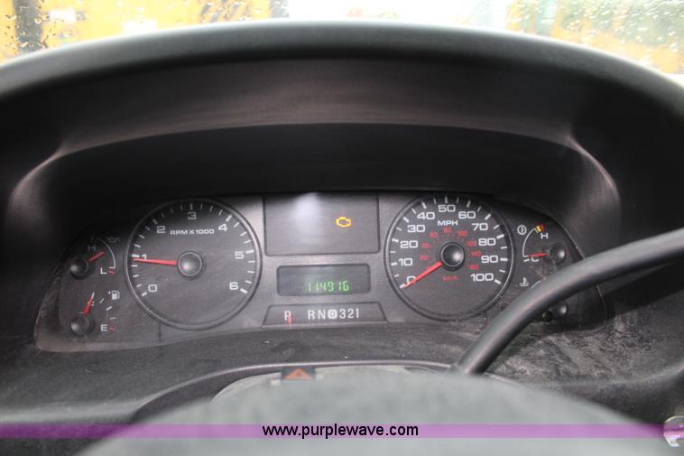 image for item J3510 2006 Ford F250 Super Duty XL pickup truck