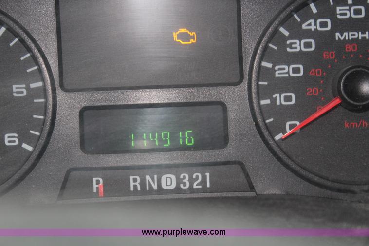 image for item J3510 2006 Ford F250 Super Duty XL pickup truck