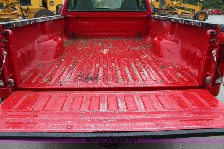 image for item J3510 2006 Ford F250 Super Duty XL pickup truck