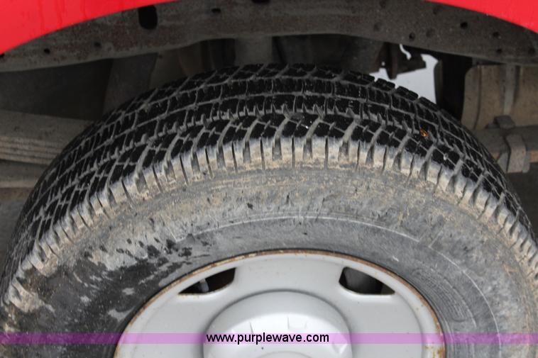 image for item J3510 2006 Ford F250 Super Duty XL pickup truck