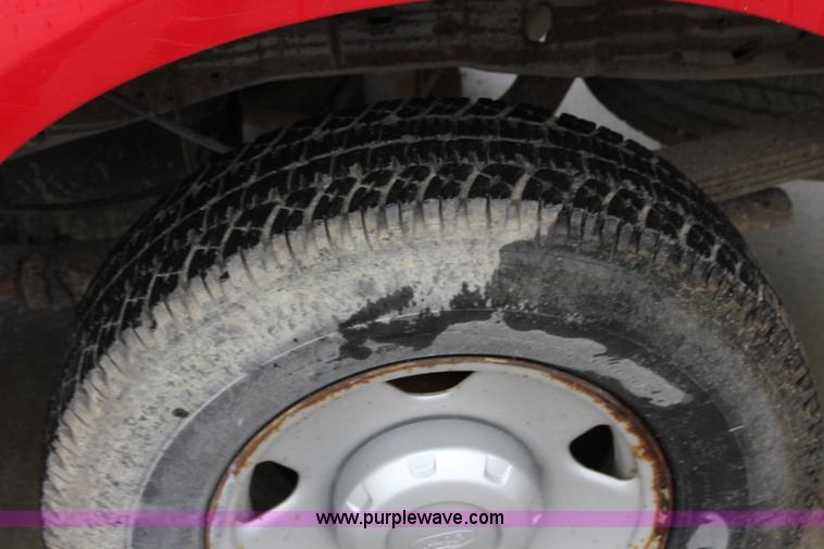 image for item J3510 2006 Ford F250 Super Duty XL pickup truck