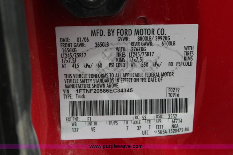 image for item J3510 2006 Ford F250 Super Duty XL pickup truck