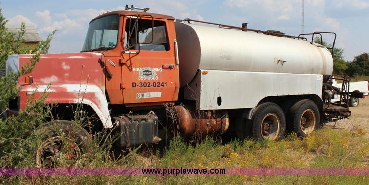 image for item J4343 1972 Ford 9000 oil distributor