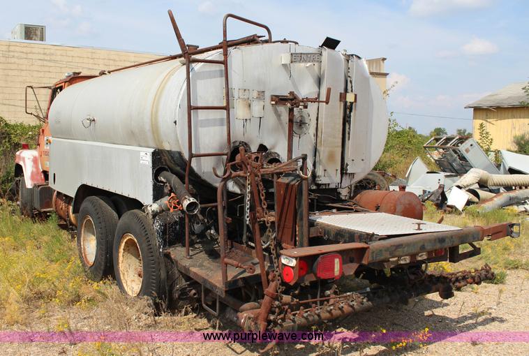 image for item J4343 1972 Ford 9000 oil distributor