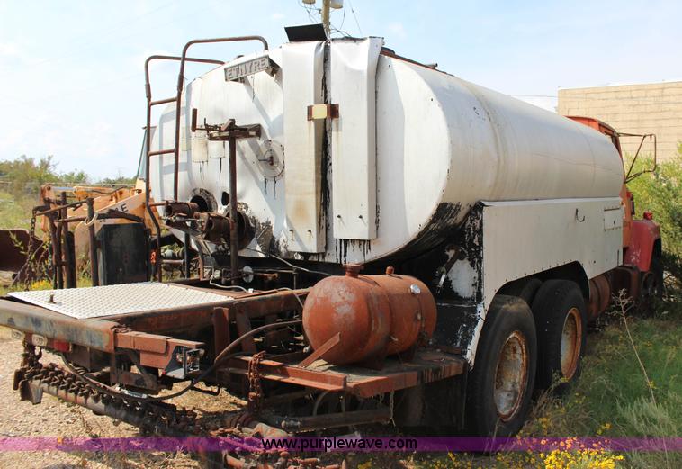 image for item J4343 1972 Ford 9000 oil distributor