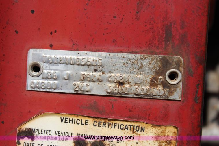 image for item J4343 1972 Ford 9000 oil distributor