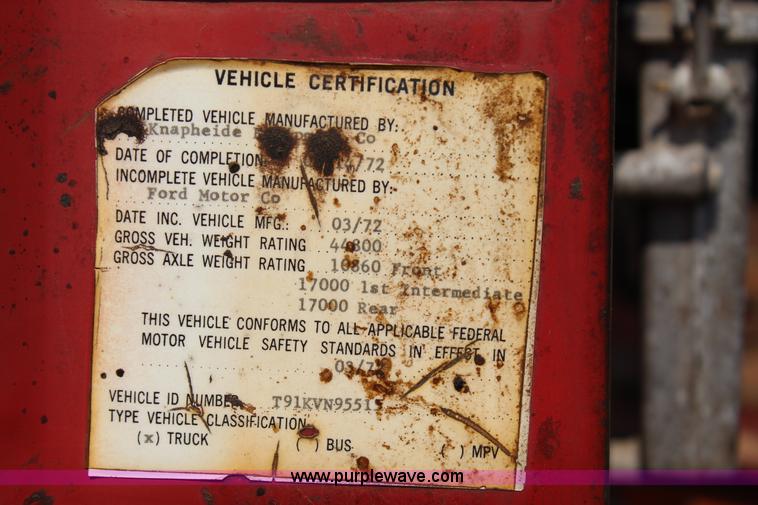 image for item J4343 1972 Ford 9000 oil distributor