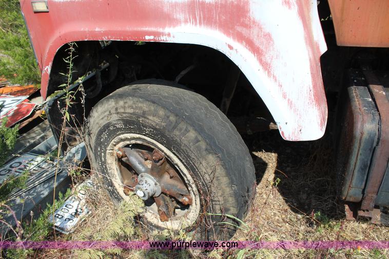 image for item J4343 1972 Ford 9000 oil distributor