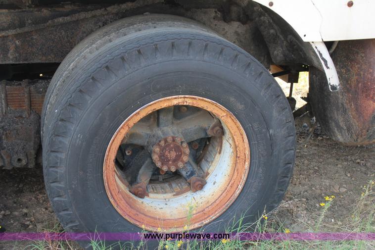 image for item J4343 1972 Ford 9000 oil distributor