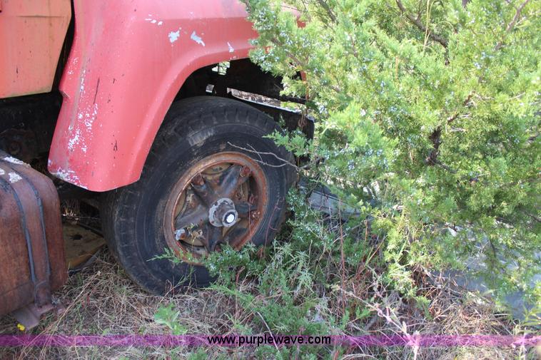 image for item J4343 1972 Ford 9000 oil distributor