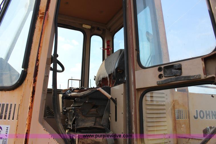 image for item J4344 1989 John Deere 444E wheel loader