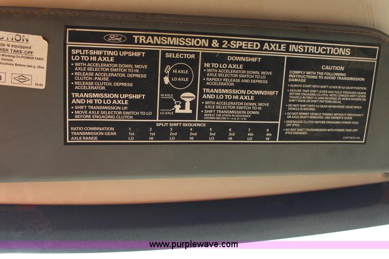 image for item J4347 1986 Ford F700 dump truck