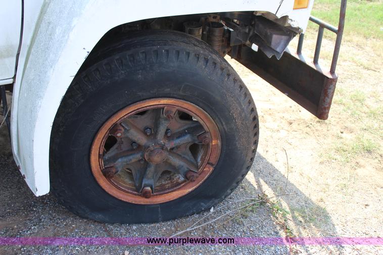 image for item J4347 1986 Ford F700 dump truck