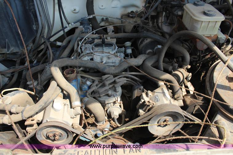 image for item J4347 1986 Ford F700 dump truck