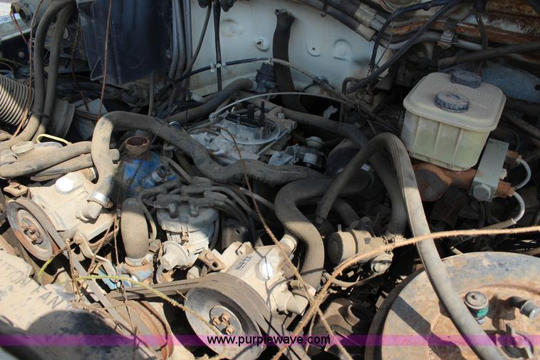 image for item J4347 1986 Ford F700 dump truck