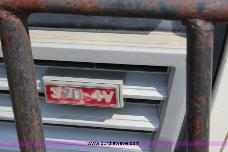 image for item J4347 1986 Ford F700 dump truck