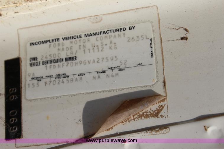 image for item J4347 1986 Ford F700 dump truck