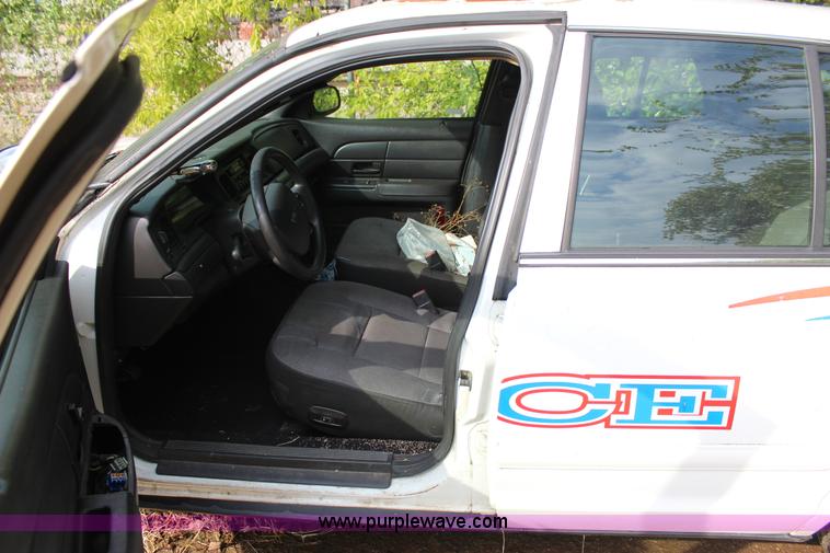 image for item J4356 2006 Ford Crown Victoria Police Interceptor