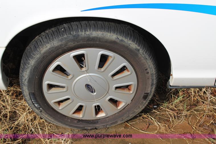 image for item J4356 2006 Ford Crown Victoria Police Interceptor