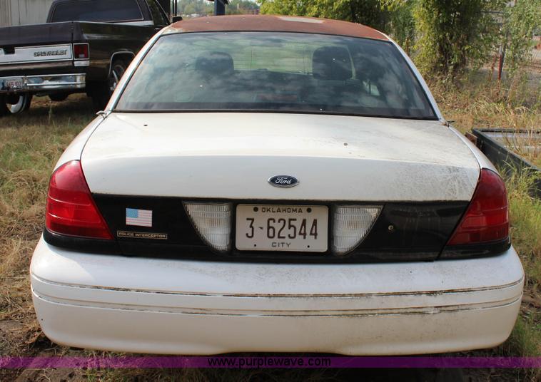 image for item J4357 2006 Ford Crown Victoria Police Interceptor