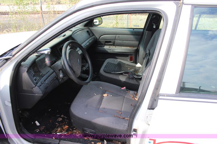 image for item J4357 2006 Ford Crown Victoria Police Interceptor