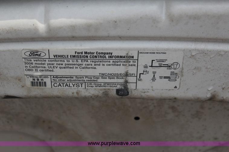 image for item J4357 2006 Ford Crown Victoria Police Interceptor