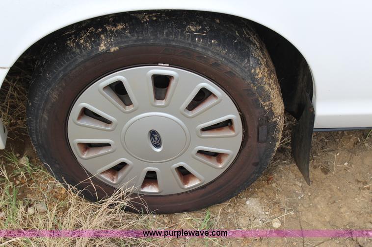 image for item J4357 2006 Ford Crown Victoria Police Interceptor