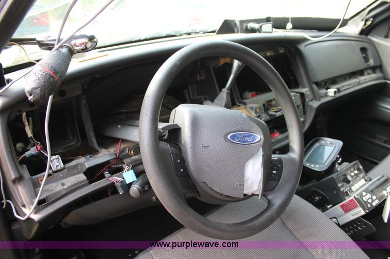 image for item J4358 2007 Ford Crown Victoria Police Interceptor