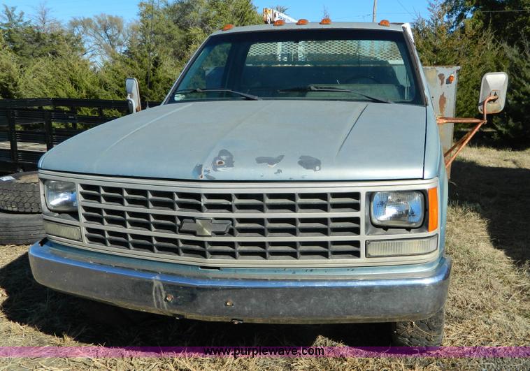 image for item J5223 1990 Chevrolet 3500 utility truck with crane