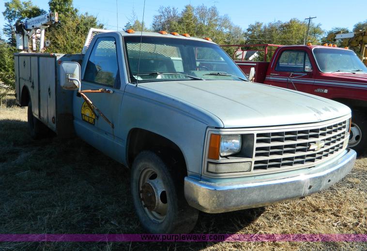 image for item J5223 1990 Chevrolet 3500 utility truck with crane