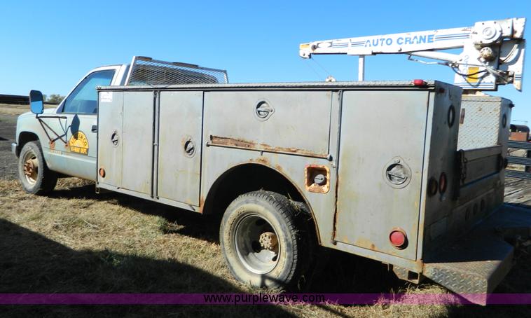 image for item J5223 1990 Chevrolet 3500 utility truck with crane