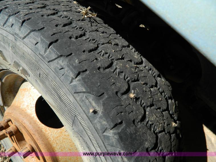 image for item J5223 1990 Chevrolet 3500 utility truck with crane