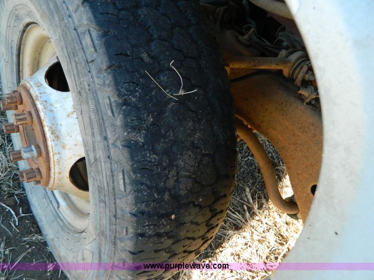 image for item J5223 1990 Chevrolet 3500 utility truck with crane