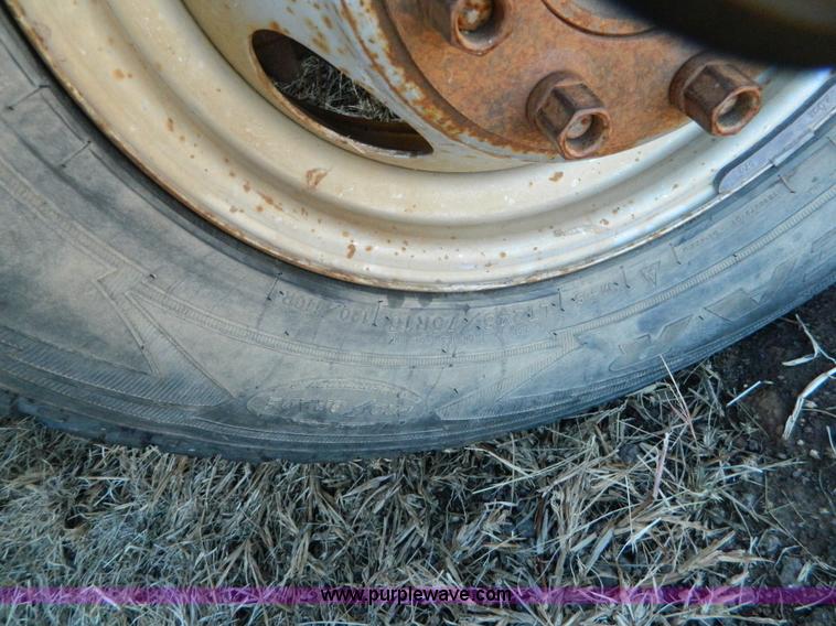 image for item J5223 1990 Chevrolet 3500 utility truck with crane