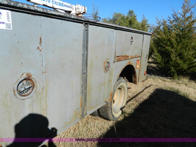 image for item J5223 1990 Chevrolet 3500 utility truck with crane