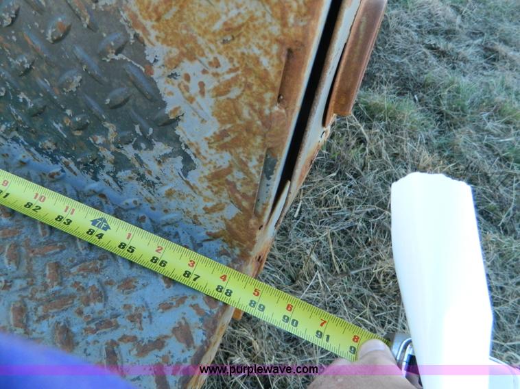 image for item J5223 1990 Chevrolet 3500 utility truck with crane