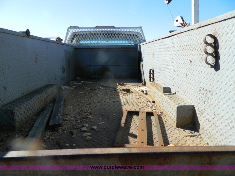 image for item J5223 1990 Chevrolet 3500 utility truck with crane