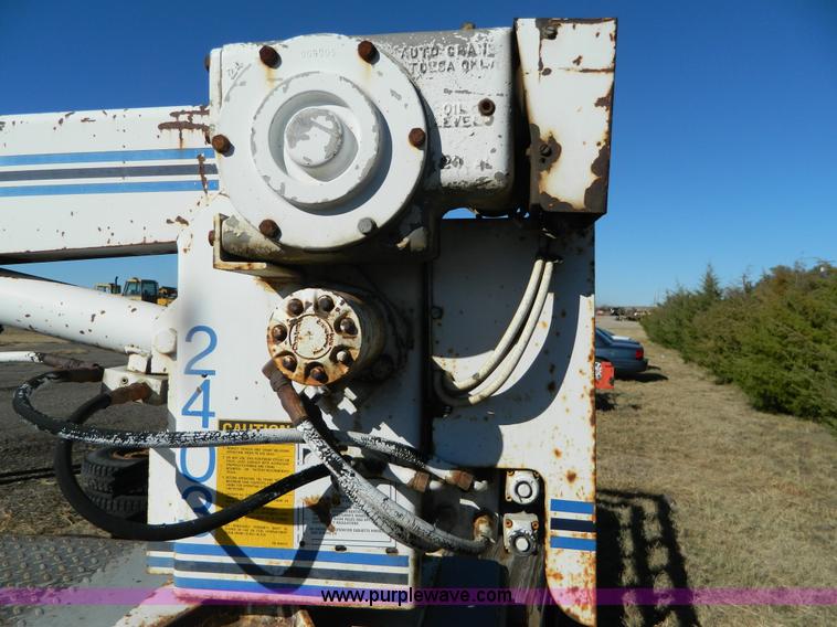 image for item J5223 1990 Chevrolet 3500 utility truck with crane